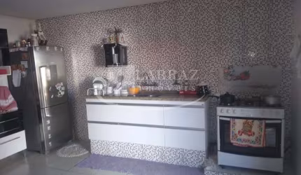 Sobrado para venda no Parque das Andorinhas, ótima localização proximo ao Savegnago, 2 suites, amplo quintal, 4 vagas em 250 m2 de area total