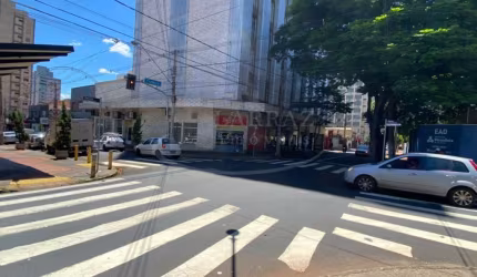 Ótimo salão / loja comercial para venda e locação no Centro de Ribeirão, na Barao com a Florencio, atual salao New Face, com 432 m2 de area util