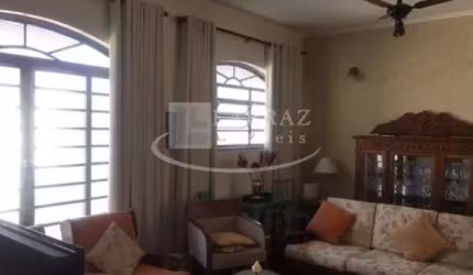 Excelente casa para venda no Jd São Luiz, ótima localização, ideal para comercio ou residência, 3 dormitorios sendo 1 suite em 250 m2 de area total