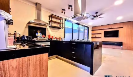 Linda casa alto padrao para venda no charmoso Condominio Alto do Castelo, 3 dormitorios sendo 1 suite, piscina, varanda gourmet, ótimo acabamento em 3