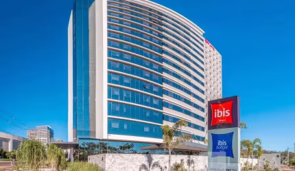 Apartamento no Hotel Ibis Budget na charmosa Vila do Golfe, com 19 m2, hotel novo, excelente localização ao lado do Shopping Iguatemi, ótimo investime