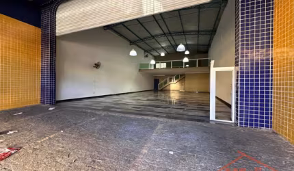 Galpão em Jardim São João - Guarulhos: 280m², 3 banheiros, venda por R$1,8 mi e locação por R$7,5 mil.