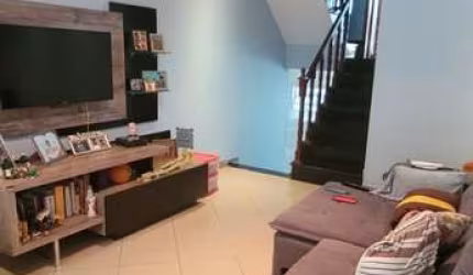 Sobrado em Parque Continental I - Guarulhos com 2 Dormitórios e 2 Suítes por R$ 620.000 - Confira!