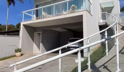 Belíssima Casa assobradada 3 suítes, Piscina, Jardim do Lago Atibaia