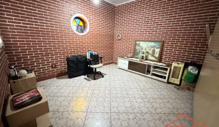 Sobrado de 250m² em Jardim Iporanga, Guarulhos - 3 Dormitórios, 2 Suítes, 3 Banheiros por R$550.000 para venda