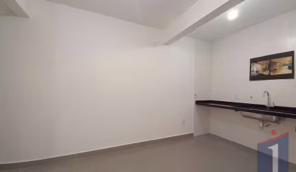 Casa à Venda em Cambuci - 2 Suítes, 95m² por R$ 870.000