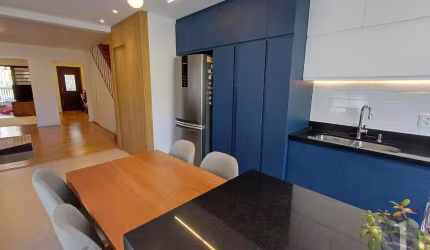 Casa à Venda em Aclimação - 4 Dormitórios, 300m² por R$1.9M