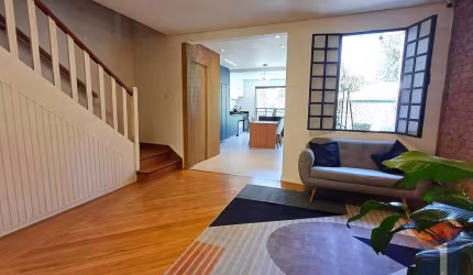 Casa à Venda em Aclimação - 4 Dormitórios, 300m² por R$1.9M