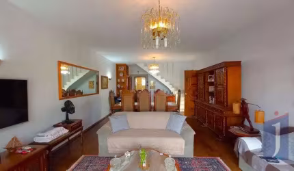 Casa no Jardim da Glória - SP: 201m², 3 quartos, 1 suíte e 4 vagas por R$1.145.000