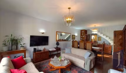 Casa no Jardim da Glória - SP: 201m², 3 quartos, 1 suíte e 4 vagas por R$1.350.000