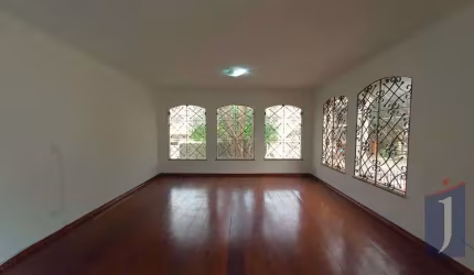 Casa no Jardim da Glória - SP: 322m², 4 quartos, 2 suítes e 4  vagas por R$1.850.000