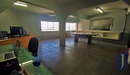 Galpão em Cambuci - SP: 280m², 4 banheiros. Venda.