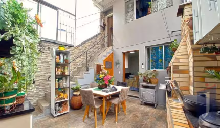 Casa à Venda em Ipiranga - 3 Suítes, 146m² por R$970.000
