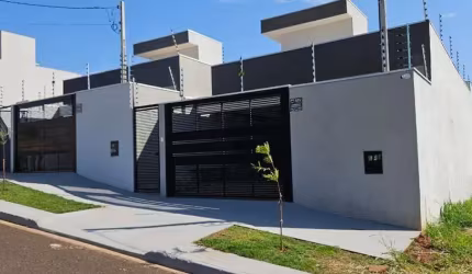 Casa com 3 quartos à venda na Rua Pioneiro Santo Aliberti, 66, Bom Jardim, Maringá, 138 m2 por R$ 650.000
