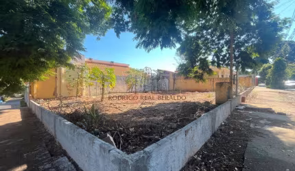 Terreno à venda na Rua Vaz Caminha, Zona 02, Maringá por R$ 750.000