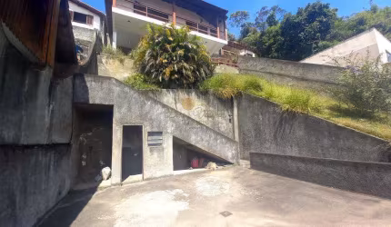 Casa para Venda em Teresópolis, Tijuca, 2 dormitórios, 1 suíte, 3 banheiros, 2 vagas