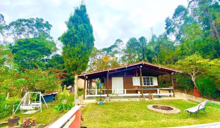 Casa para Venda em Teresópolis, Fazenda Suiça, 4 dormitórios, 1 suíte, 2 banheiros, 2 vagas