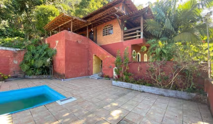 Casa para Venda em Teresópolis, Iucas, 4 dormitórios, 1 suíte, 2 banheiros, 5 vagas