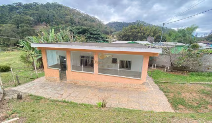 Casa para Venda em Teresópolis, Pessegueiros, 2 dormitórios, 2 suítes, 2 banheiros