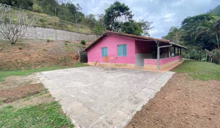 Casa para Venda em Teresópolis, Pessegueiros, 3 dormitórios, 1 suíte, 2 banheiros, 5 vagas
