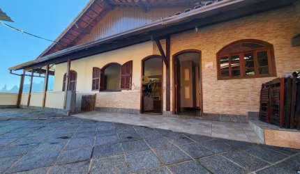 Casa para Venda em Teresópolis, Artistas, 3 dormitórios, 2 suítes, 3 banheiros, 4 vagas