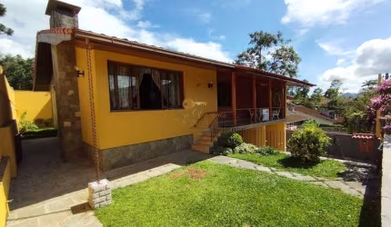 Casa para Venda em Teresópolis, Iucas, 5 dormitórios, 4 suítes, 4 banheiros, 2 vagas