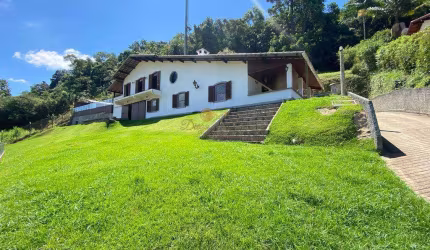 Casa para Venda em Teresópolis, Albuquerque, 6 dormitórios, 2 suítes, 3 banheiros, 4 vagas