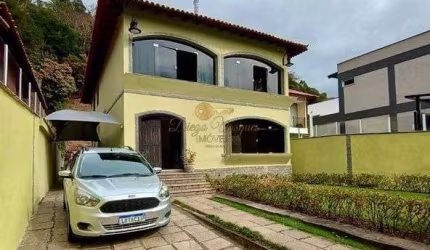 Casa para Venda em Petrópolis, Corrêas, 4 dormitórios, 3 suítes, 5 banheiros, 2 vagas