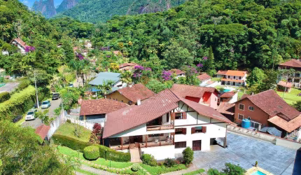 Casa para Venda em Teresópolis, Carlos Guinle, 7 dormitórios, 2 suítes, 3 banheiros, 8 vagas