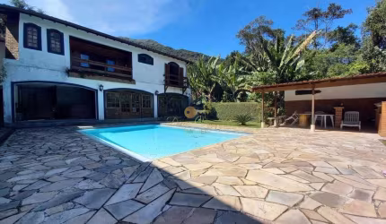Casa para Venda em Teresópolis, Santa Cecília, 4 dormitórios, 1 suíte, 5 banheiros, 4 vagas