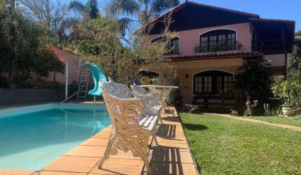 Casa para Venda em Petrópolis, Araras, 4 dormitórios, 1 suíte, 3 banheiros, 5 vagas