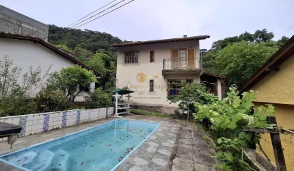 Casa para Venda em Teresópolis, Meudon, 2 dormitórios, 2 suítes, 2 banheiros, 2 vagas