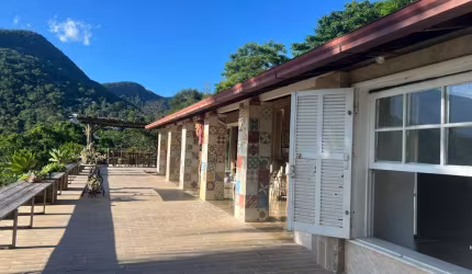 Casa para Venda em Petrópolis, Araras, 3 dormitórios, 1 suíte, 3 banheiros, 10 vagas