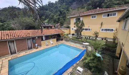 Casa para Venda em Teresópolis, Três Córregos, 4 dormitórios, 1 suíte, 4 banheiros, 2 vagas