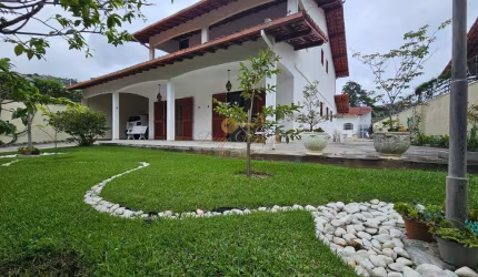 Casa para Venda em Teresópolis, Golfe, 5 dormitórios, 1 suíte, 5 banheiros, 4 vagas