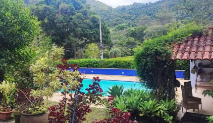 Casa para Venda em Petrópolis, Araras, 4 dormitórios, 3 suítes, 4 banheiros, 3 vagas