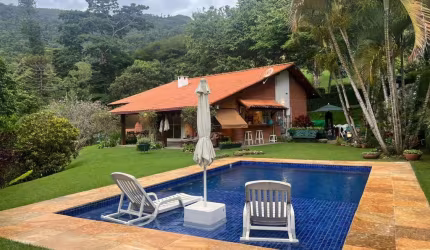 Casa em Condomínio para Venda em Petrópolis, Nogueira, 2 dormitórios, 1 banheiro, 3 vagas