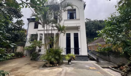 Casa Comercial para Locação em Petrópolis, Centro, 4 dormitórios, 1 suíte, 3 banheiros, 10 vagas
