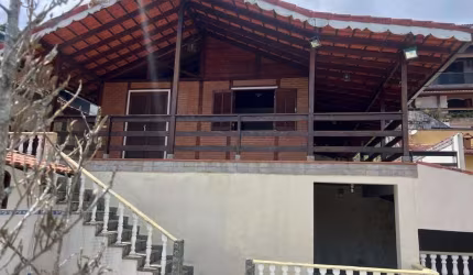 Casa para Venda em Petrópolis, Mosela, 3 dormitórios, 1 suíte, 2 banheiros, 2 vagas