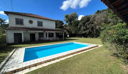 Casa para Venda em Petrópolis, Nogueira, 7 dormitórios, 1 suíte, 4 banheiros, 20 vagas