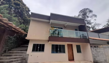 Casa para Venda em Teresópolis, Pessegueiros, 3 dormitórios, 1 suíte, 2 banheiros, 2 vagas