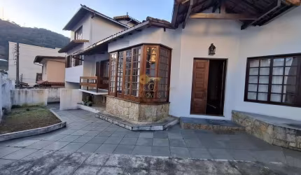Casa para Venda em Teresópolis, Várzea, 5 dormitórios, 3 suítes, 5 banheiros, 3 vagas
