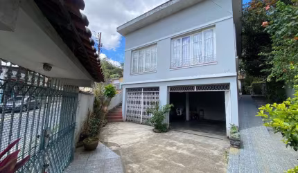 Casa para Venda em Petrópolis, Itamarati, 2 dormitórios, 1 banheiro, 5 vagas