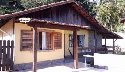 Casa em Condomínio para Venda em Petrópolis, Quitandinha, 4 dormitórios, 2 suítes, 3 banheiros, 3 vagas