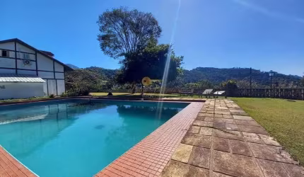 Casa para Venda em Teresópolis, Golfe, 7 dormitórios, 3 suítes, 5 banheiros, 8 vagas