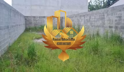 Terreno 130 m²  todo murado e com portão, ótima localização.