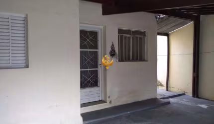 Casa à venda em Taubaté-SP, Vila Albina: 2 quartos, 1 sala, 1 banheiro, 2 vagas de garagem, 90 m² de área. Adquira já!