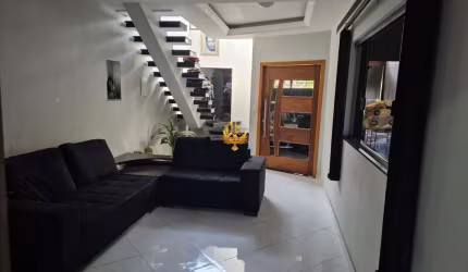 Casa à venda em Taubaté-SP, Jardim Garcez: 3 quartos, 1 suíte, 2 salas, 2 banheiros, 2 vagas, 195m². Imperdível!