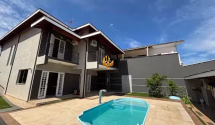 Linda casa à venda em Taubaté-SP, bairro Monte Belo: 4 quartos, 1 suíte, 2 salas, 4 banheiros, 8 vagas de garagem, 240m².