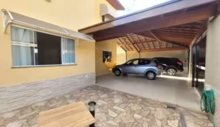 Imperdível oportunidade: Casa para venda em Taubaté-SP, Campos Elíseos, 3 quartos, 1 suíte, 2 salas, 3 banheiros, 4 vagas, 310m².
